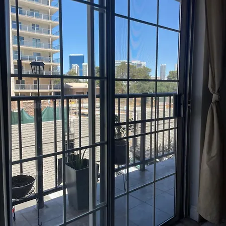 Condo-5 Mins To Las Vegas Strip, Free Parking,Gym, In House Laundry